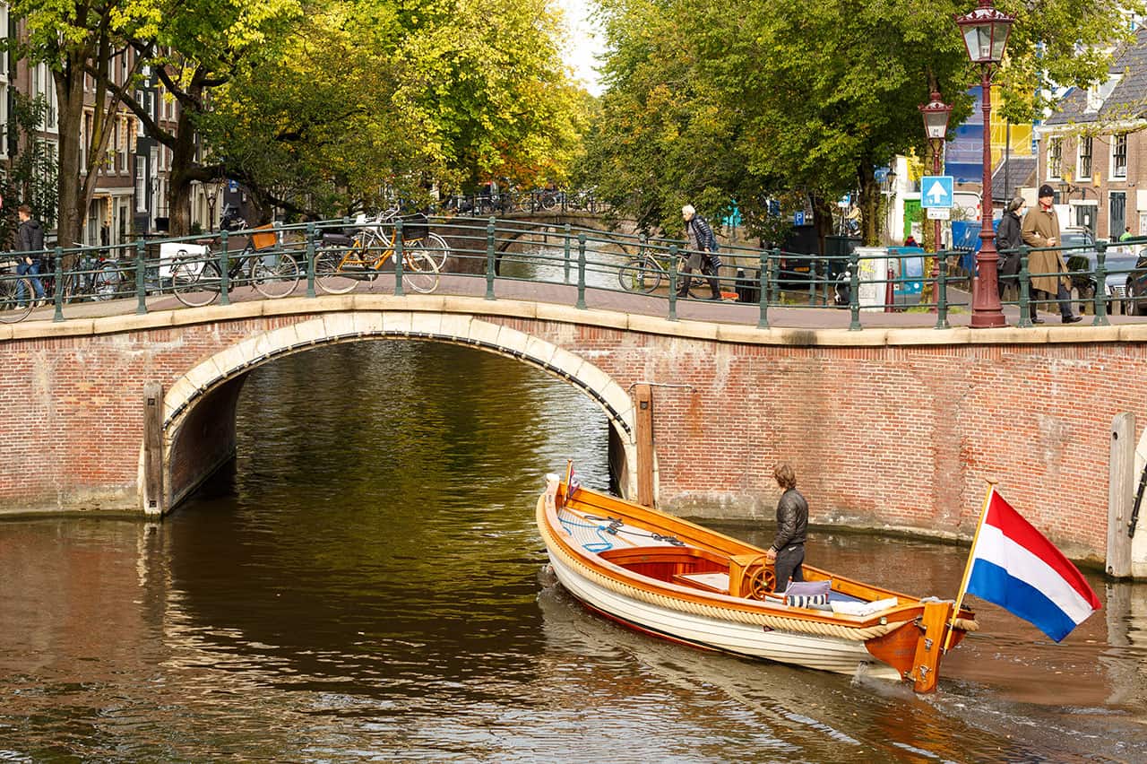 Photo canal Amsterdam with boat