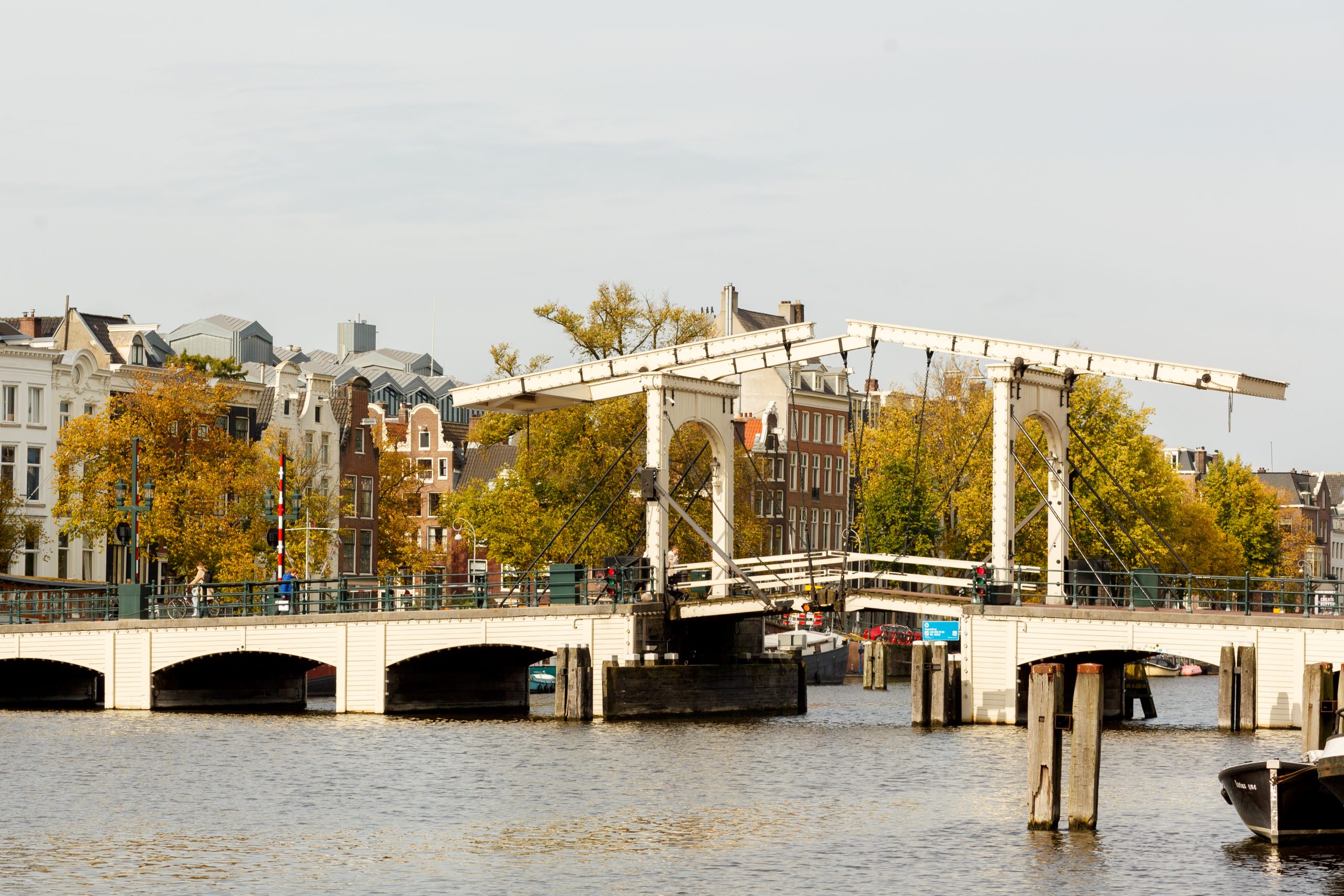 Selling your home in Amsterdam: what does a reliable selling agent do for you?